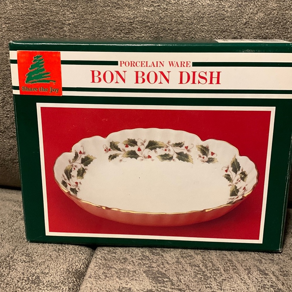 Caldor porcelain bon bon dish